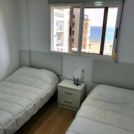 First Line With 3 Bedrooms And Seaviews Apartmán *